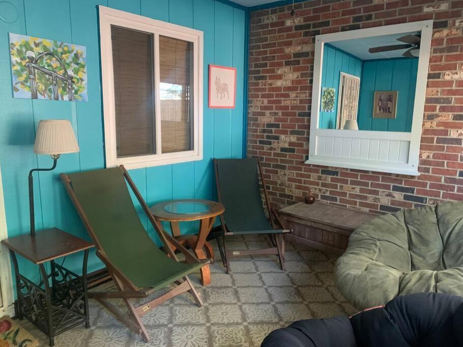 Family Friendly Downtown Home - Private Yard & Grill - Location, Location, Location! Athens Dış mekan fotoğraf