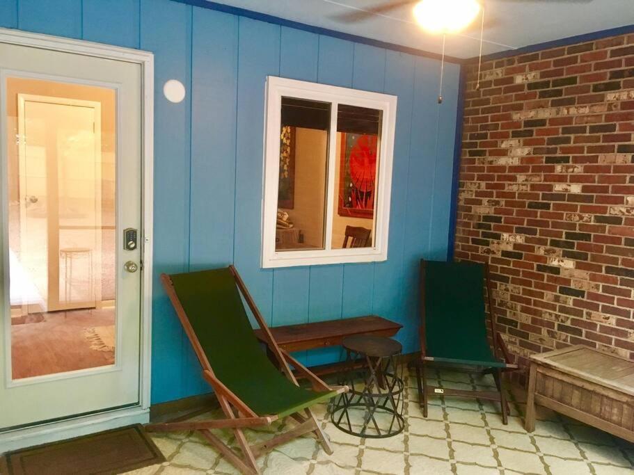 Family Friendly Downtown Home - Private Yard & Grill - Location, Location, Location! Athens Dış mekan fotoğraf
