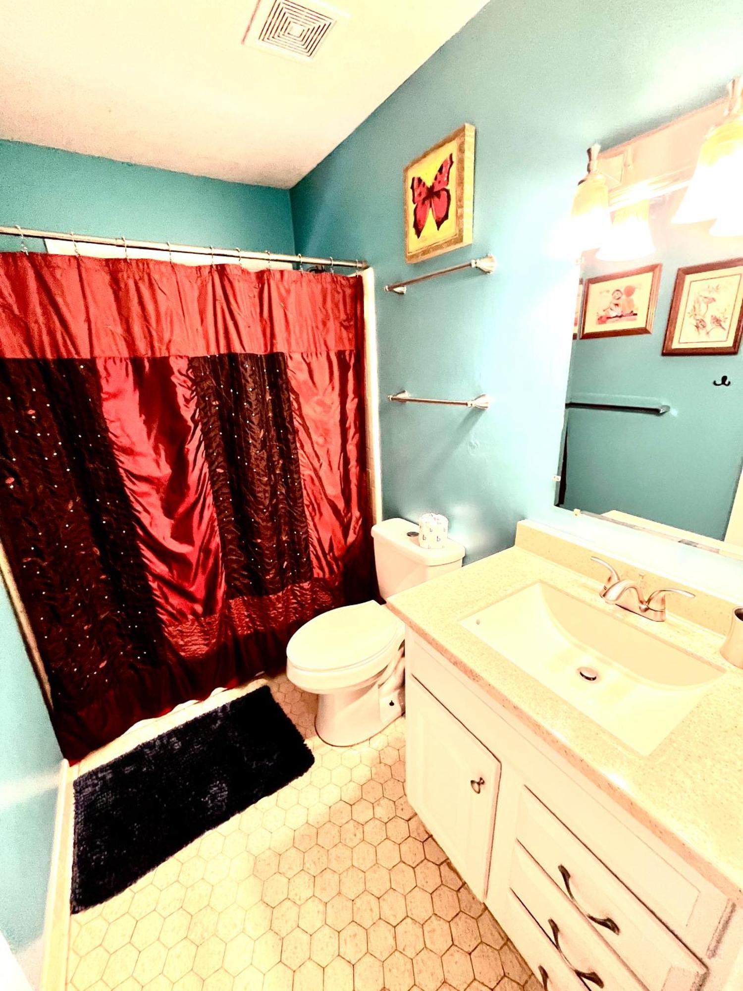 Family Friendly Downtown Home - Private Yard & Grill - Location, Location, Location! Athens Dış mekan fotoğraf