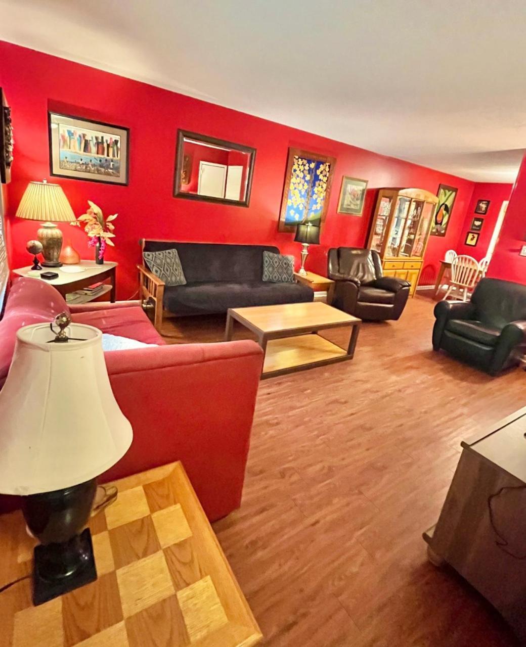 Family Friendly Downtown Home - Private Yard & Grill - Location, Location, Location! Athens Dış mekan fotoğraf