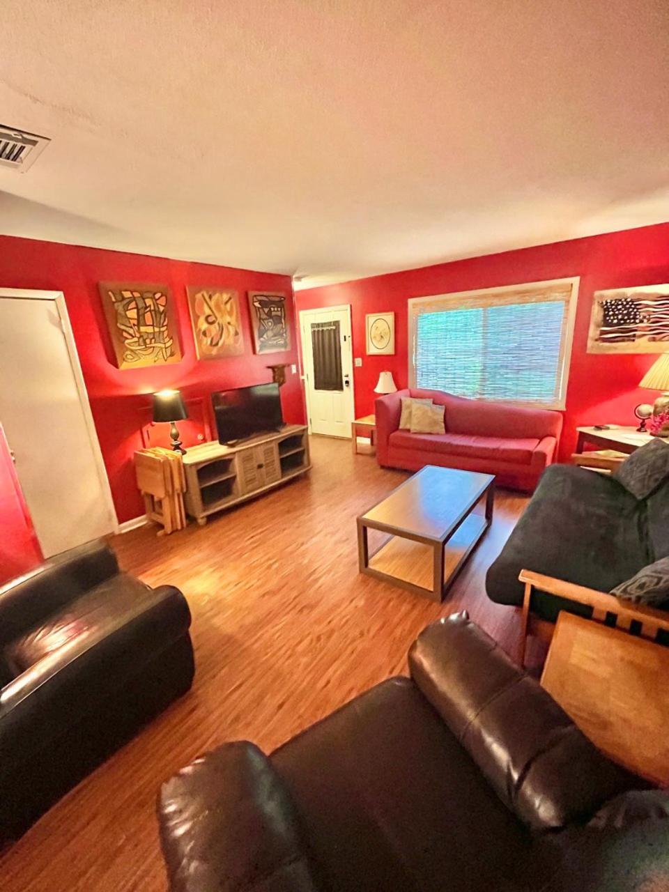 Family Friendly Downtown Home - Private Yard & Grill - Location, Location, Location! Athens Dış mekan fotoğraf