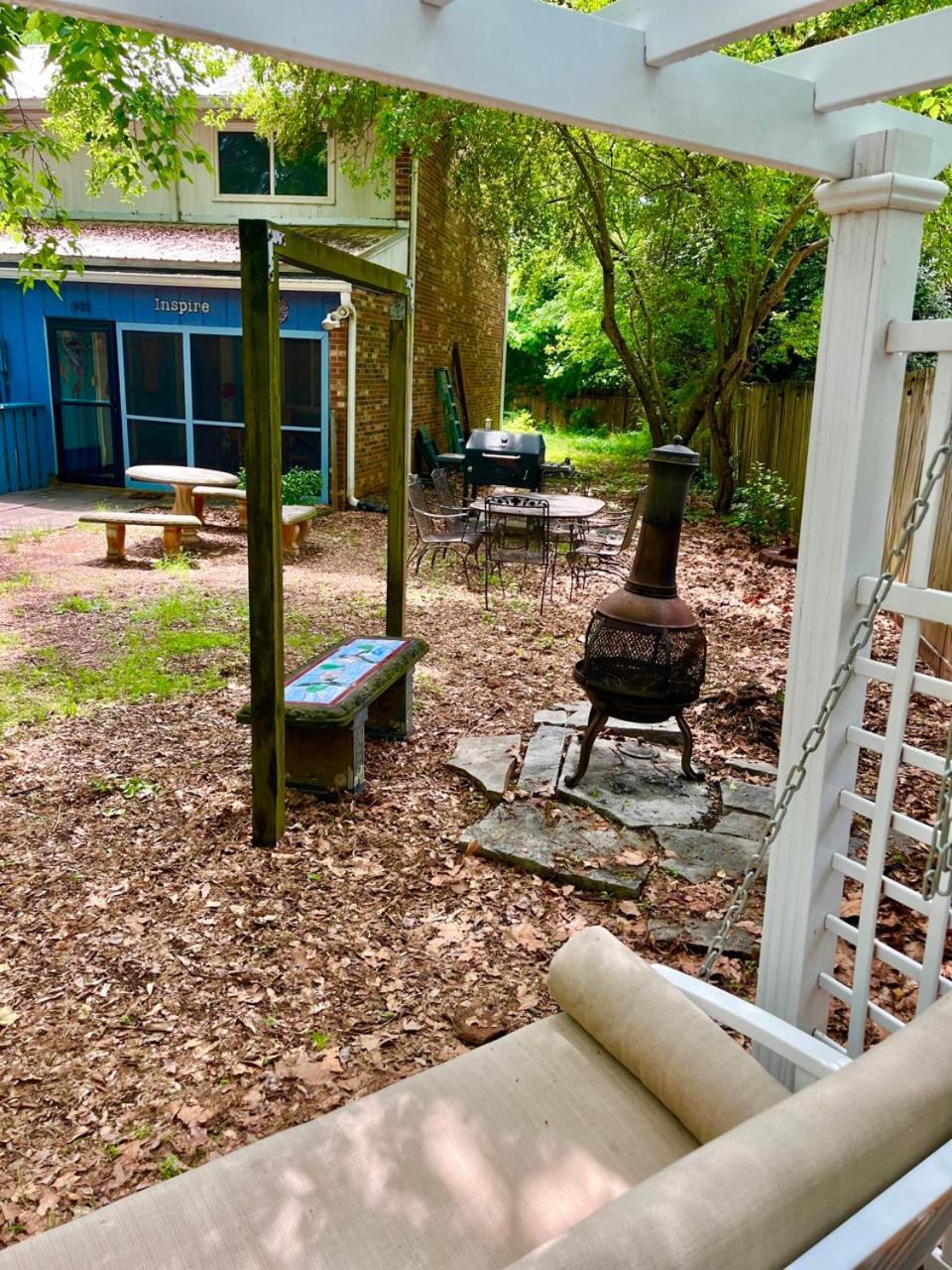Family Friendly Downtown Home - Private Yard & Grill - Location, Location, Location! Athens Dış mekan fotoğraf